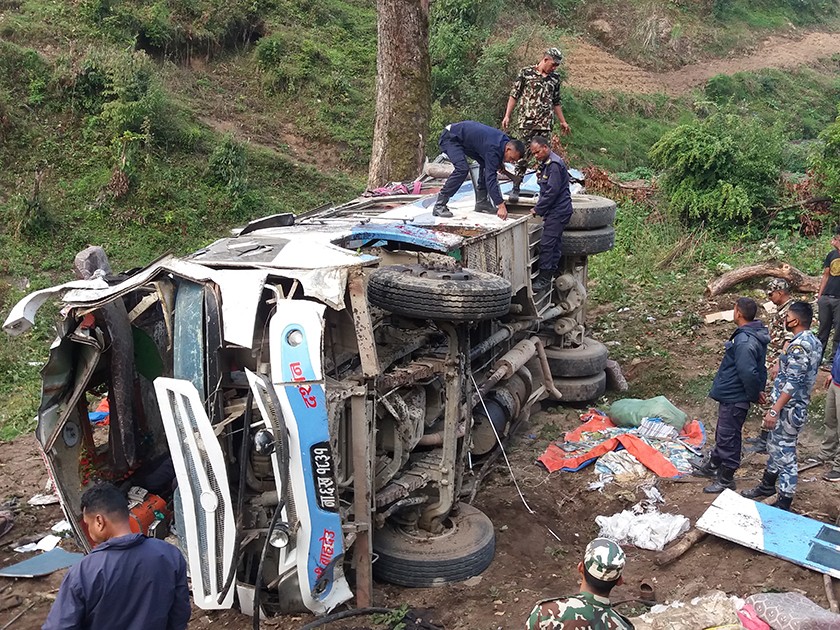 बस दुर्घटनामा ज्यान गुमाउनेको सनाखत