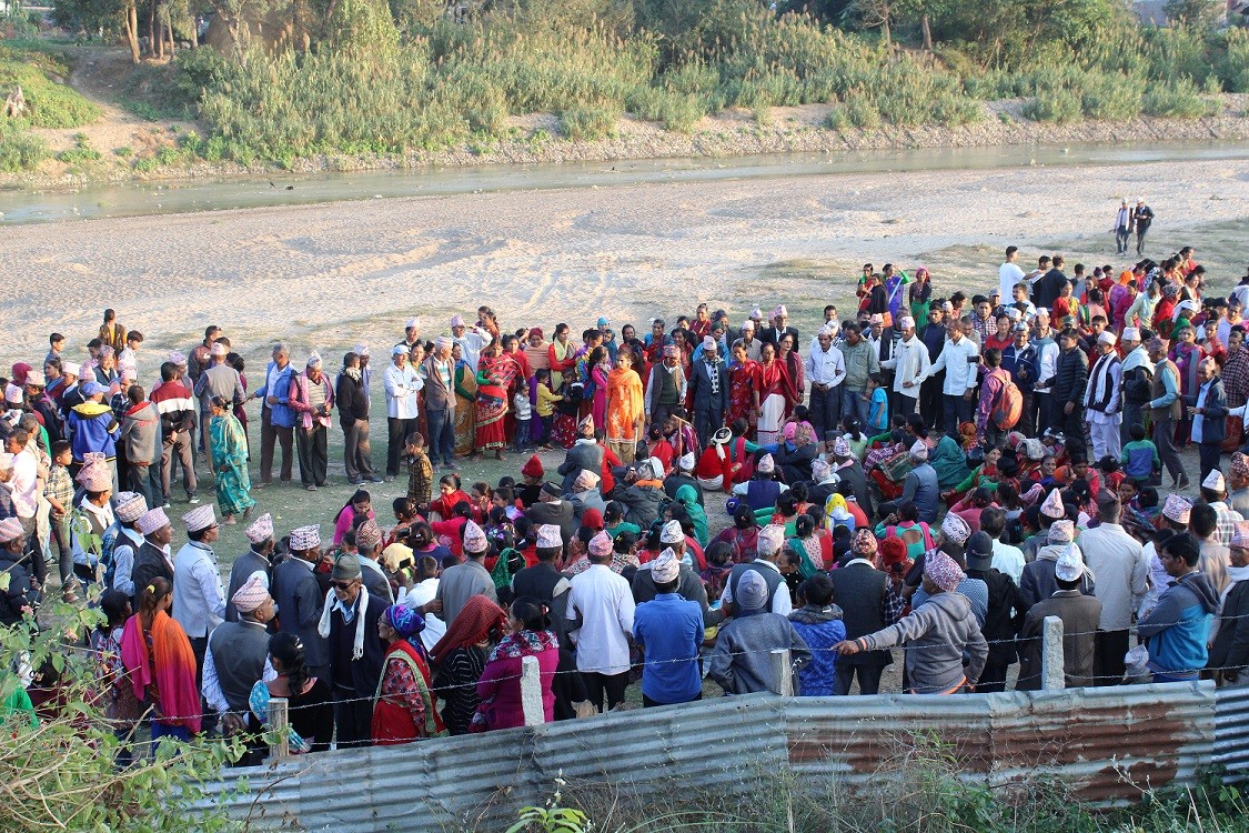 कृषि उत्पादनको प्रवद्र्धनका लागि हाटबजारमा देउडा खेल