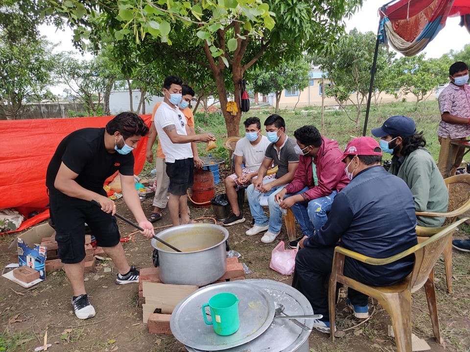 कोरोना कहरमा सहयोगी बन्दै युवाहरु