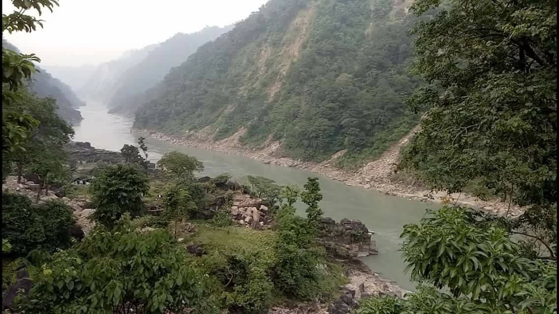 कान्द्रामा डुबेर दुई बालिकाको ज्यान गयो, कर्णाली नदीमा जीप खस्दा दुई बेपत्ता