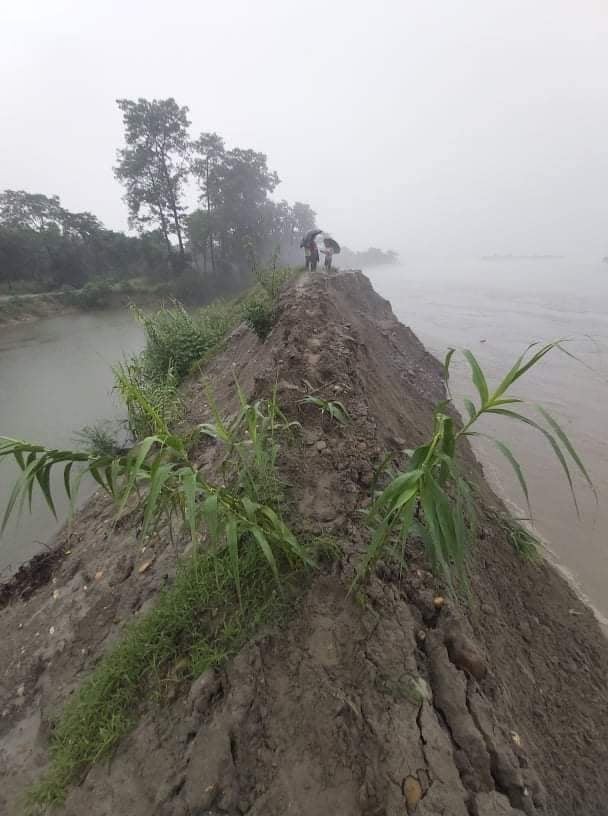 कर्णाली नदी गाउँ पस्ने खतरा, सयौं परिवार जोखिममा