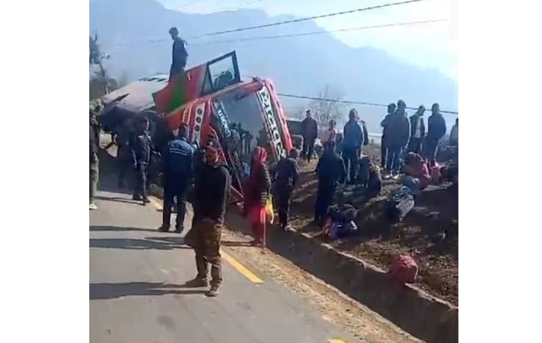 गोराङ्गेमा बस दुर्घटनाः चार घाइते